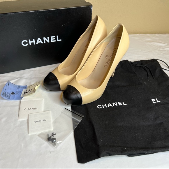 CHANEL Nude & Black Pumps - Picture 1 of 8